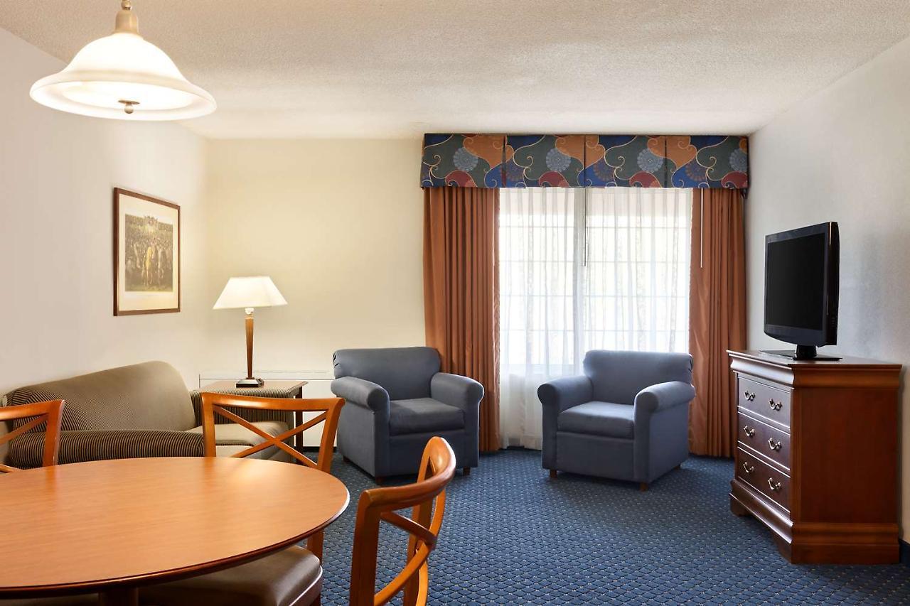 Country Inn & Suites By Radisson, Fredericksburg South I-95 , Va エクステリア 写真